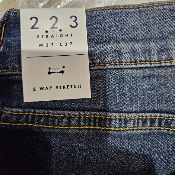 NWT Lucky Brand 223 Straight Leg Jeans - Picture 4 of 5